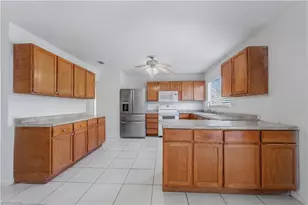 4056 S Edgewater Cir, Labelle, FL 33935 - Photo 9