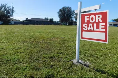 2148 Diplomat Pkwy E, Cape Coral, FL 33909 - Photo 5