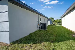 331 Detroit Ave, Fort Myers, FL 33905 - Photo 5