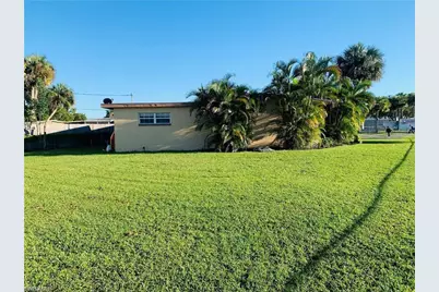 860 Camellia Dr, North Fort Myers, FL 33903 - Photo 5