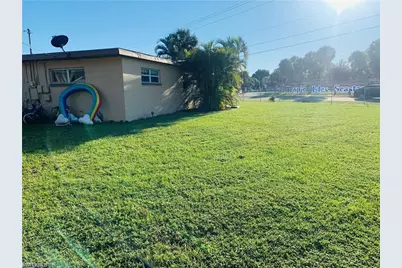 860 Camellia Dr, North Fort Myers, FL 33903 - Photo 7