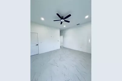 563 Oakshire Ln, Lehigh Acres, FL 33972 - Photo 23