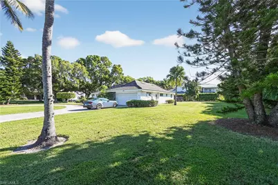 690 Murex Dr, Naples, FL 34102 - Photo 11