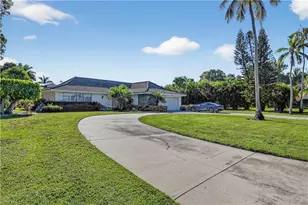 690 Murex Dr, Naples, FL 34102 - Photo 19