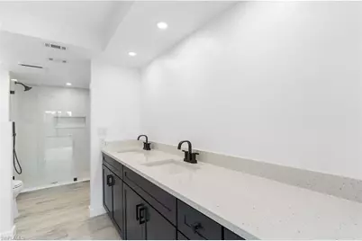 2067 W Lakeview Blvd #8, North Fort Myers, FL 33903 - Photo 15