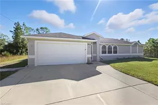 912 Lincoln Ave, Lehigh Acres, FL 33972 - Photo 1