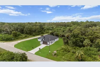 654 Wentworth Dr, Lehigh Acres, FL 33972 - Photo 3