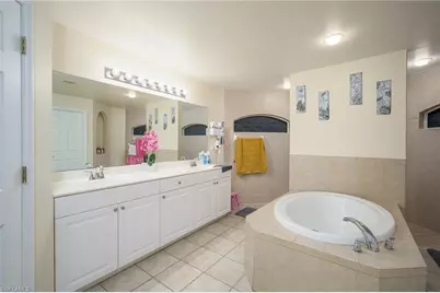 1722 NW 18th St, Cape Coral, FL 33993 - Photo 3