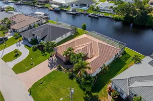 2202 SE 19th Pl, Cape Coral, FL 33990 - Photo 3