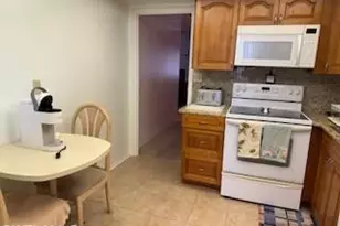 8101 11th N St N, Saint Petersburg, FL 33702 - Photo 9