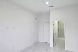 1631 NE 34th St, Cape Coral, FL 33909 - Photo 9