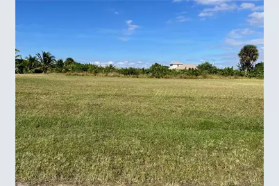 1126 NE 39th St, Cape Coral, FL 33909 - Photo 3