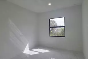 306 NE 10th Terrace, Cape Coral, FL 33909 - Photo 7