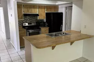 517 SE 23rd Pl, Cape Coral, FL 33990 - Photo 3