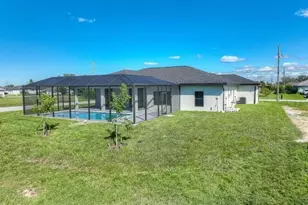 860 NE 6th Ave, Cape Coral, FL 33909 - Photo 17