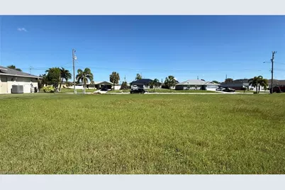 824 NE 6th Ave, Cape Coral, FL 33909 - Photo 5