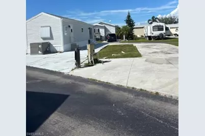11631 Dawn Cowrie Dr, Fort Myers, FL 33908 - Photo 3
