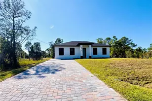 946 Panda Dr, Lehigh Acres, FL 33974 - Photo 1