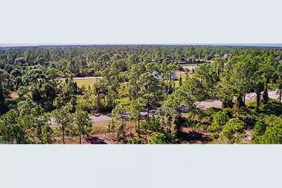 946 Panda Dr, Lehigh Acres, FL 33974 - Photo 5