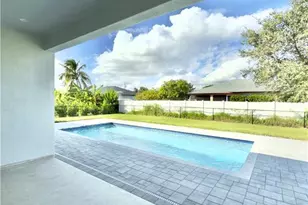 329 NE 6th St, Cape Coral, FL 33909 - Photo 29