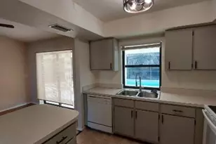 801 SW 10th Pl, Cape Coral, FL 33991 - Photo 5