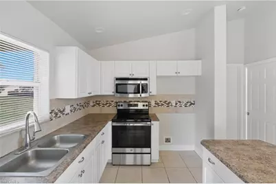 1252 NE 41st St, Cape Coral, FL 33909 - Photo 9