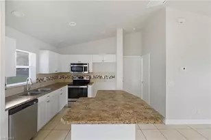 1252 NE 41st St, Cape Coral, FL 33909 - Photo 11