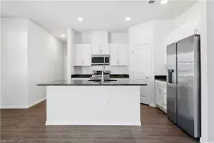 915 NE 19th St, Cape Coral, FL 33909 - Photo 7