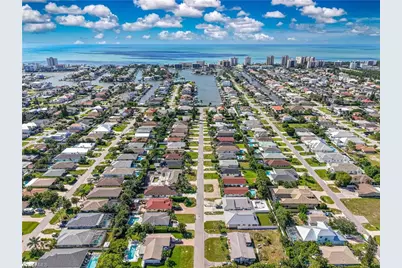 572 105th Ave N, Naples, FL 34108 - Photo 9