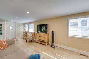 11077 Sunburst Ln, Fort Myers, FL 33908 - Photo 5