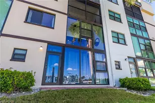 801 River Point Dr, Naples, FL 34102 - Photo 39