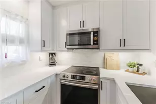 801 River Point Dr, Naples, FL 34102 - Photo 7