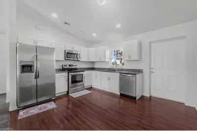 8073 Sherwood Cir, Labelle, FL 33935 - Photo 9