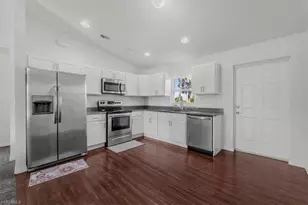 8073 Sherwood Cir, Labelle, FL 33935 - Photo 9