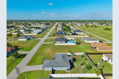 2737 NE 2nd Pl, Cape Coral, FL 33909 - Photo 31