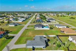 2737 NE 2nd Pl, Cape Coral, FL 33909 - Photo 31