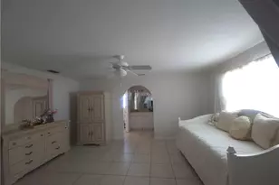 629 NE 15th Ct, Cape Coral, FL 33909 - Photo 9