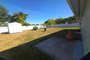 629 NE 15th Ct, Cape Coral, FL 33909 - Photo 21