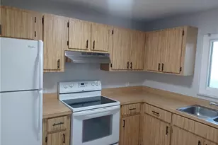 937 SE 23rd Pl, Cape Coral, FL 33990 - Photo 5