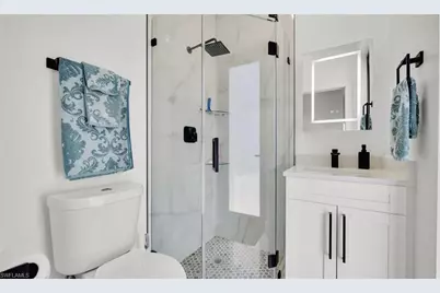 1215 NE 12th Pl, Cape Coral, FL 33909 - Photo 27