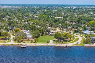 6105 W Riverside Dr, Fort Myers, FL 33919 - Photo 1