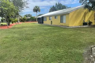 4015 Rainbow Cir, Labelle, FL 33935 - Photo 7