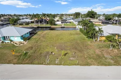 2021 SE 15th St, Cape Coral, FL 33990 - Photo 5