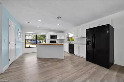 719 SE 12th Ave #106, Cape Coral, FL 33990 - Photo 5