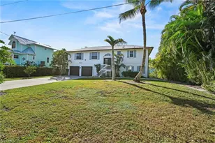 1570 Avion Pl, Naples, FL 34104 - Photo 3