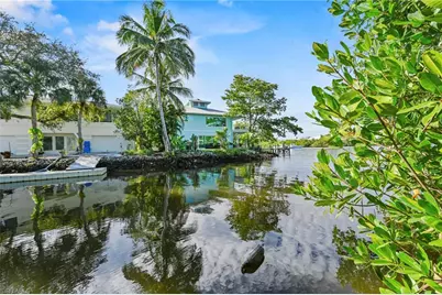 1570 Avion Pl, Naples, FL 34104 - Photo 29