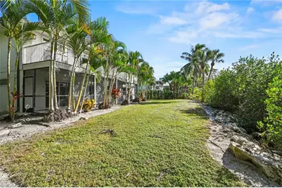 1570 Avion Pl, Naples, FL 34104 - Photo 27