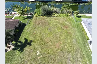 420 SE 9th Pl, Cape Coral, FL 33990 - Photo 3