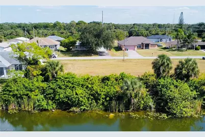 2002 NE 23rd Pl, Cape Coral, FL 33909 - Photo 7