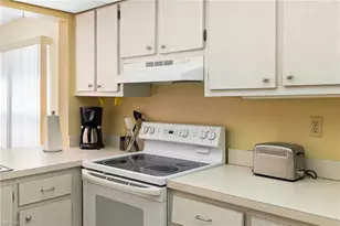 1087 Forest Lakes Dr, Naples, FL 34105 - Photo 19